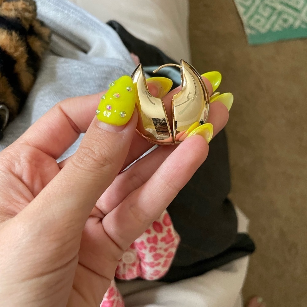 Gold hoop earrings - Picture 2 of 3